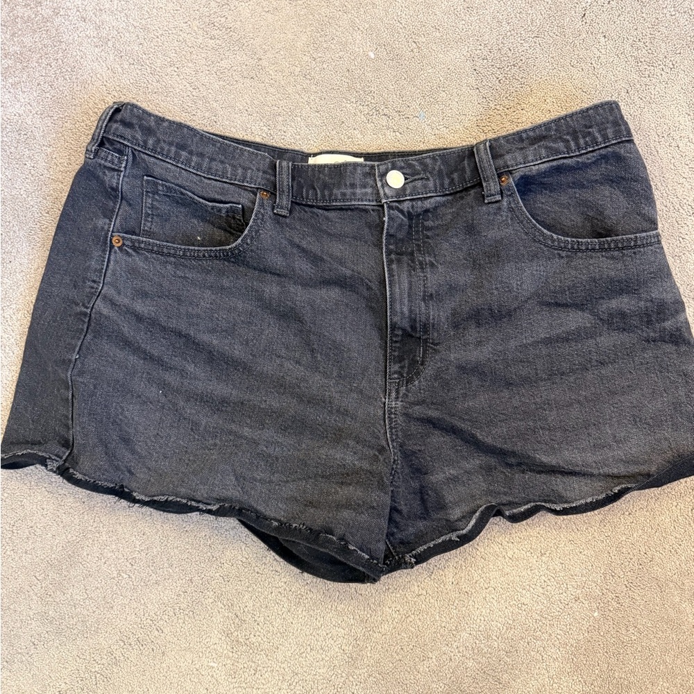 Universal Thread Black High-Rise Denim Shorts with Frayed Hem
